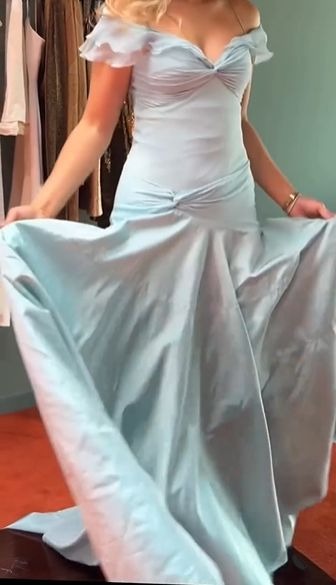 Off-the-shoulder Elegant A-Line Blue Chiffon Long Prom Dresses